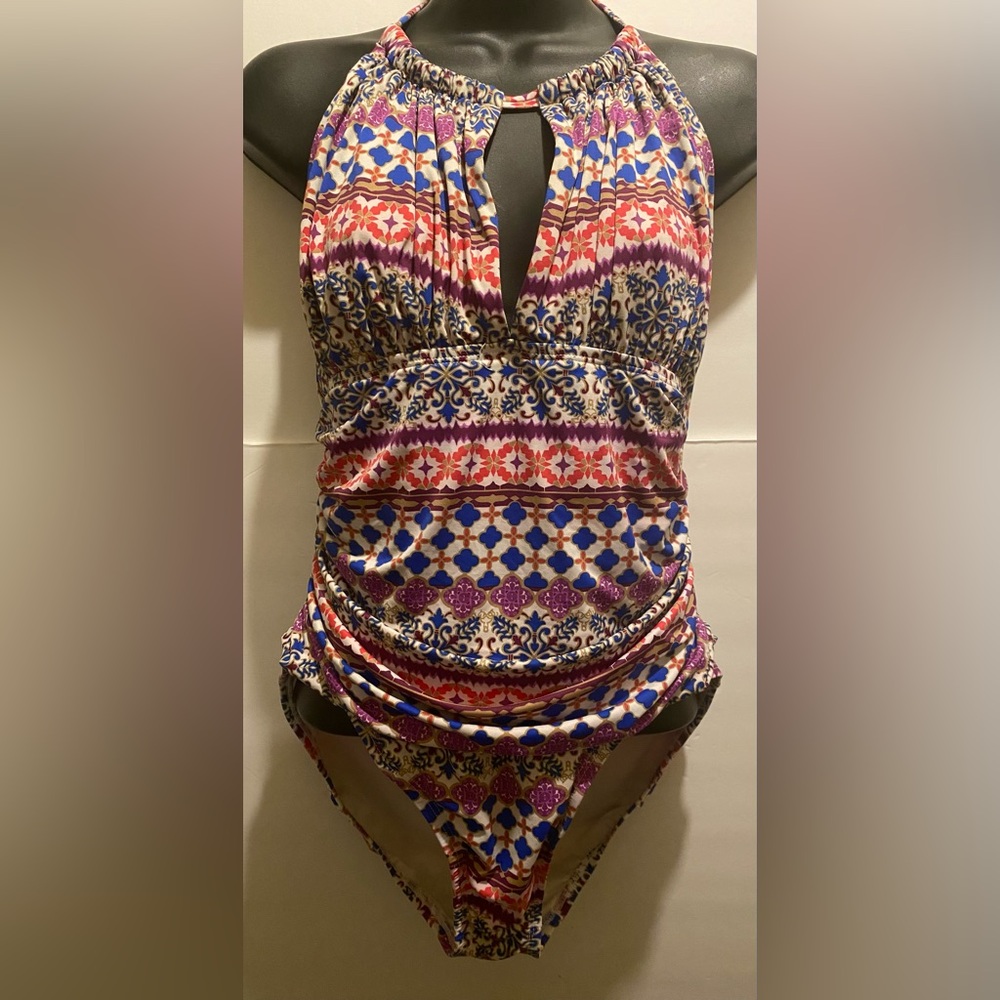 La Blanca Multicolor Geometric Swim Bodysuit🏝️